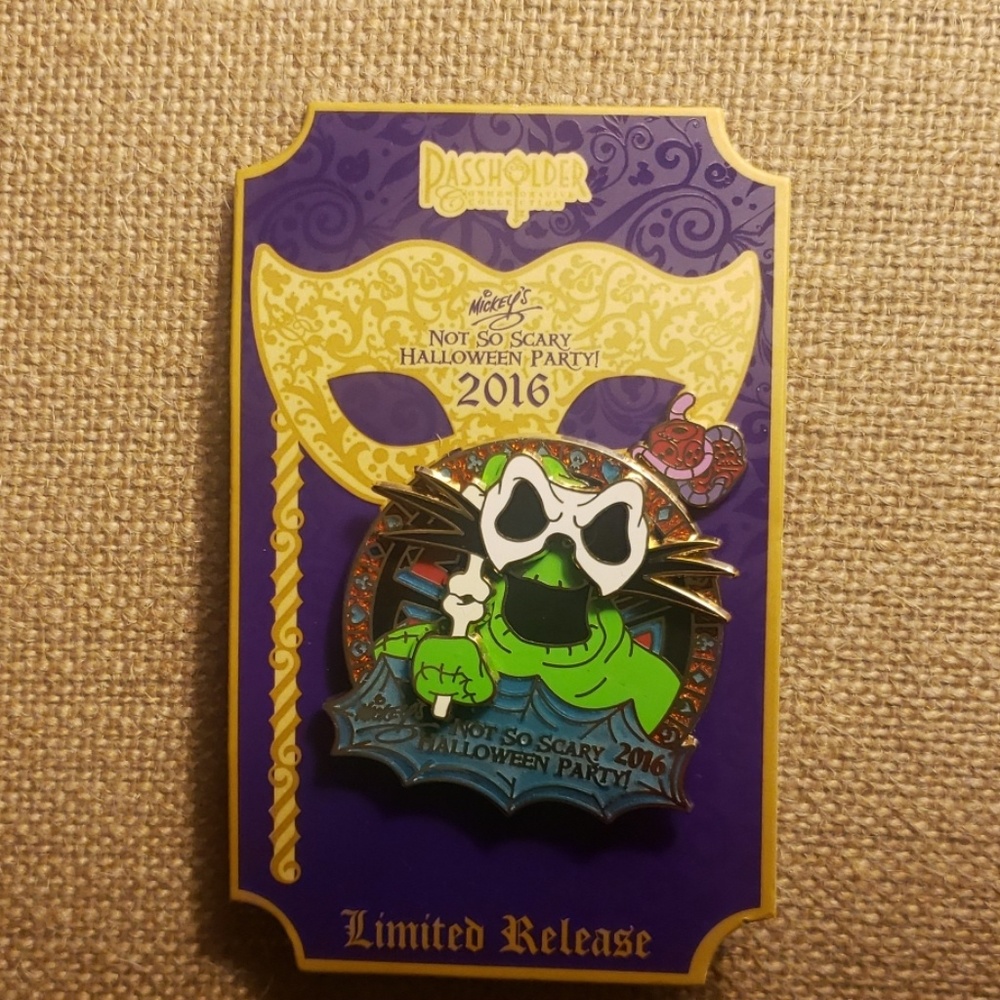COPY - Disney Halloween Passholder 2016 Pin